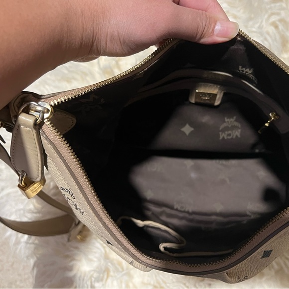 Authentic M C M hobo bag - Picture 12 of 16